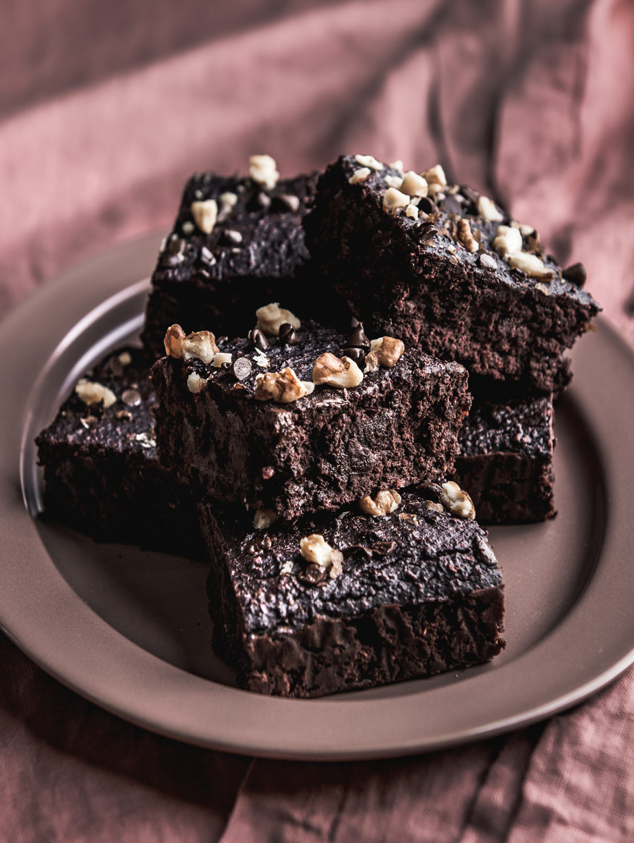 fudgy vegan brownies on a pink plate